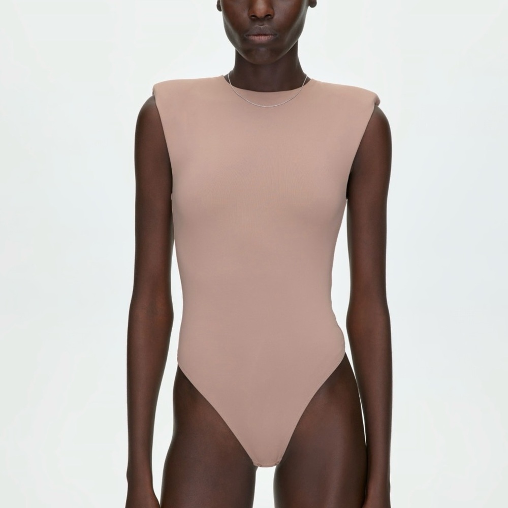 Babaton Contour Shoulder Pad Sleeveless Bodysuit 🙂